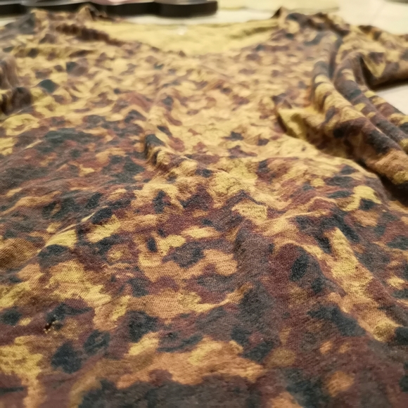 🔵 3/$30 Nice Shirt! Leopard Look V Neck! - Picture 5 of 14